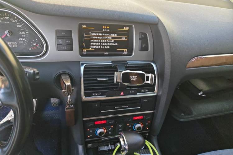 Used Audi Q7 2014 35 TFSI Sport Edition Audio And AC Panel