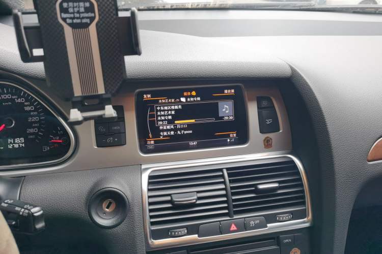 Used Audi Q7 2014 35 TFSI Off-road Model Audio And AC Panel