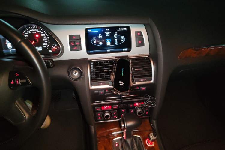 Used Audi Q7 2014 35 TFSI Sport Edition Audio And AC Panel
