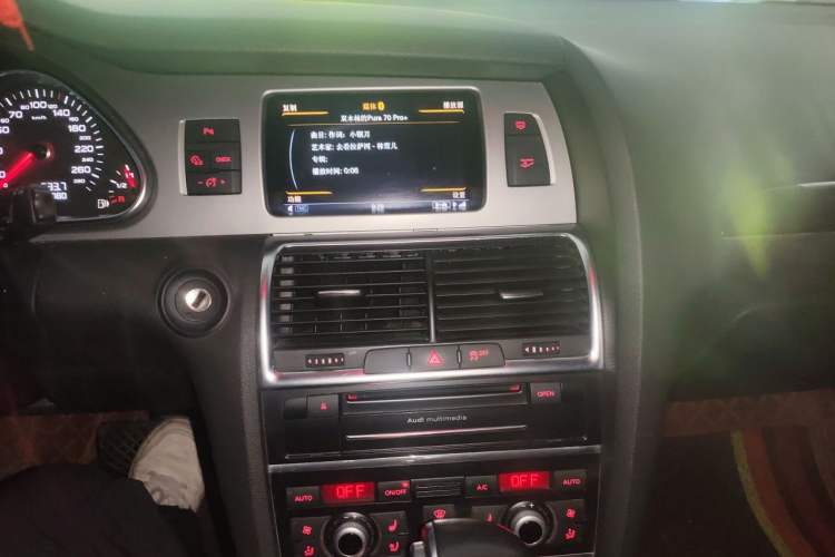 Used Audi Q7 2014 35 TFSI Ambition Edition Audio And AC Panel
