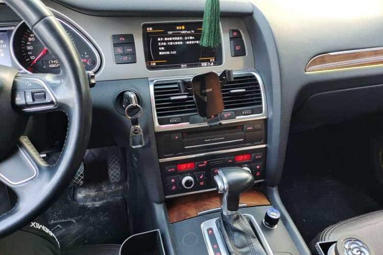 Used Audi Q7 2014 40 TFSI Sport Edition Audio And AC Panel