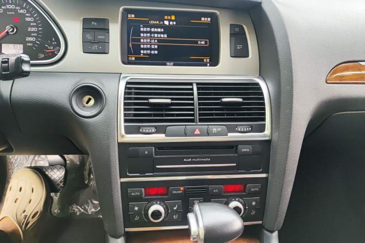 Used Audi Q7 2014 35 TFSI Sport Edition Audio And AC Panel