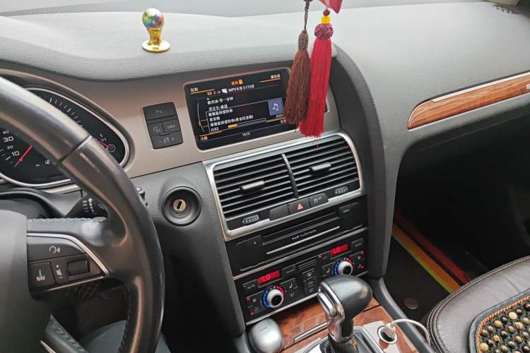 Used Audi Q7 2014 35 TFSI Ambition Edition Audio And AC Panel