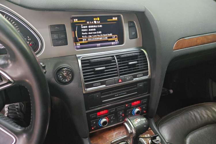 Used Audi Q7 2014 35 TFSI Sport Edition Audio And AC Panel