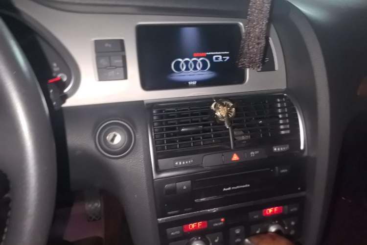 Used Audi Q7 2014 35 TFSI Off-road Model Audio And AC Panel