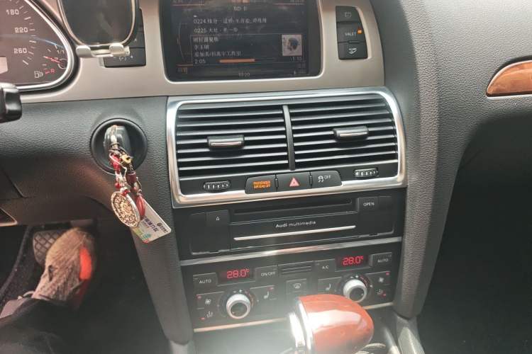 Used Audi Q7  Audio And AC Panel