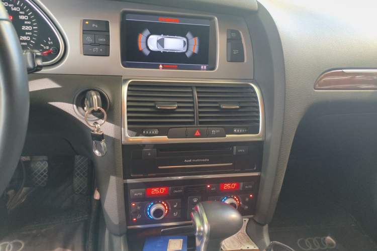 Used Audi Q7 2014 35 TFSI Ambition Edition Audio And AC Panel