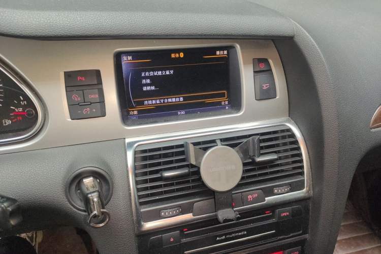 Used Audi Q7 2014 35 TFSI Off-road Model Audio And AC Panel