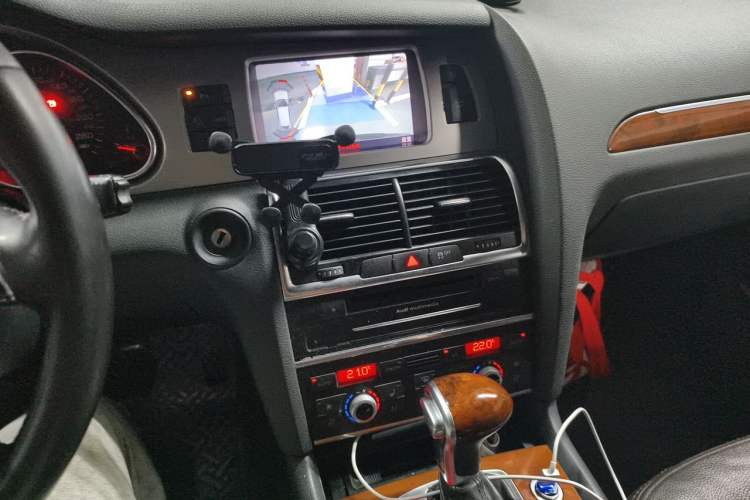 Used Audi Q7 2014 35 TFSI Off-road Model Audio And AC Panel