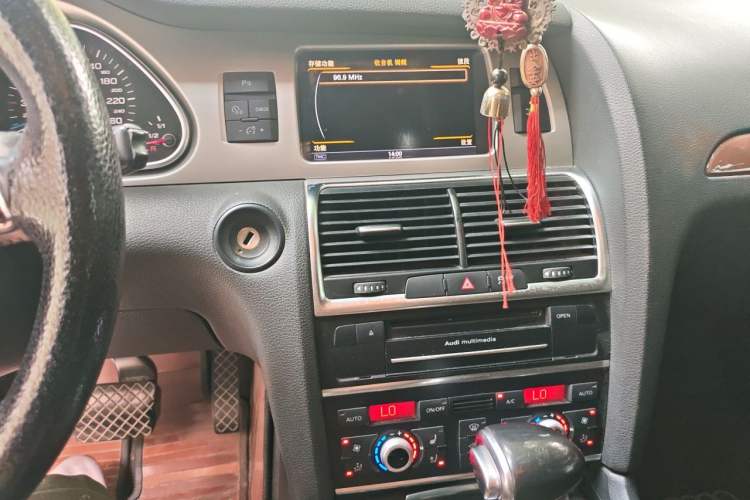 Used Audi Q7 2014 35 TFSI Ambition Edition Audio And AC Panel