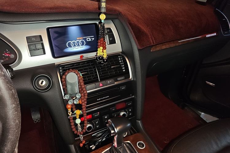 Used Audi Q7 2014 35 TDI Sport Edition Audio And AC Panel