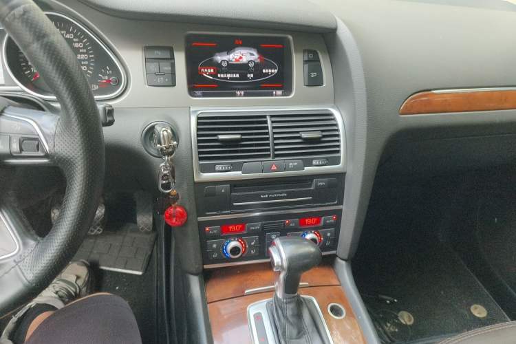 Used Audi Q7 2014 35 TFSI Sport Edition Audio And AC Panel
