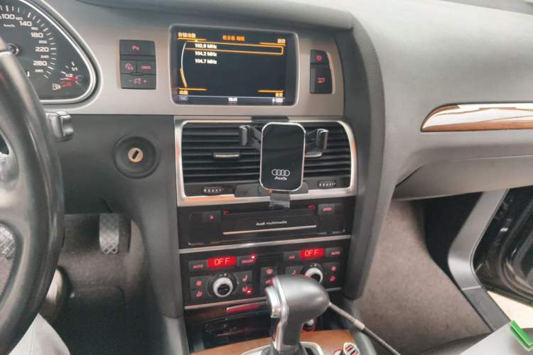 Used Audi Q7 2014 35 TFSI Ambition Edition Audio And AC Panel