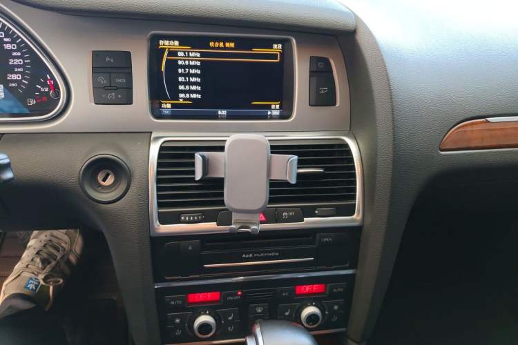 Used Audi Q7 2014 40 TFSI Sport Edition Audio And AC Panel