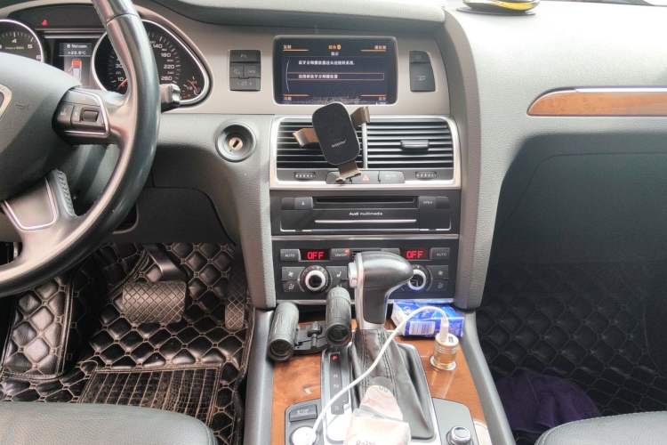 Used Audi Q7 2014 35 TFSI Ambition Edition Audio And AC Panel