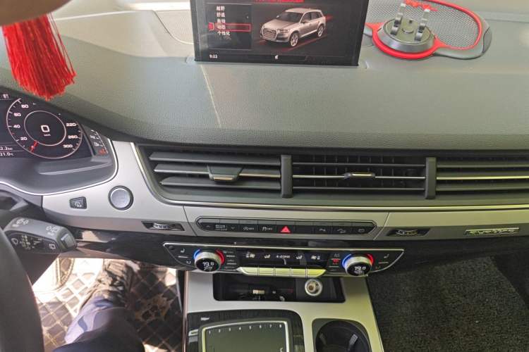 Used Audi Q7  Audio And AC Panel