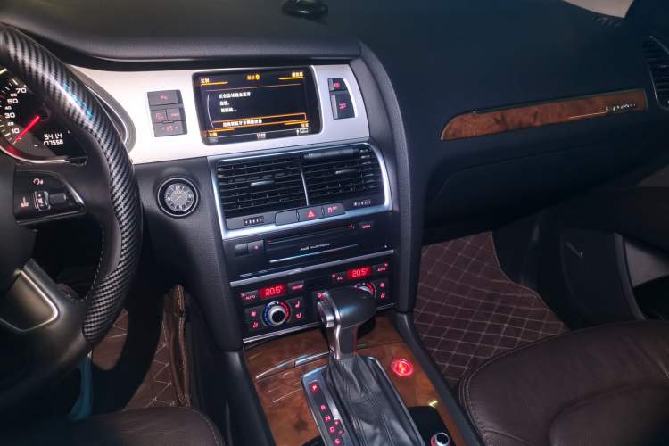 Used Audi Q7 2014 35 TDI Sport Edition Audio And AC Panel