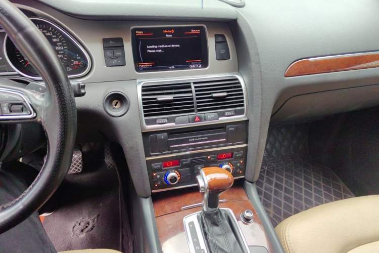 Used Audi Q7 2014 35 TFSI Sport Edition Audio And AC Panel