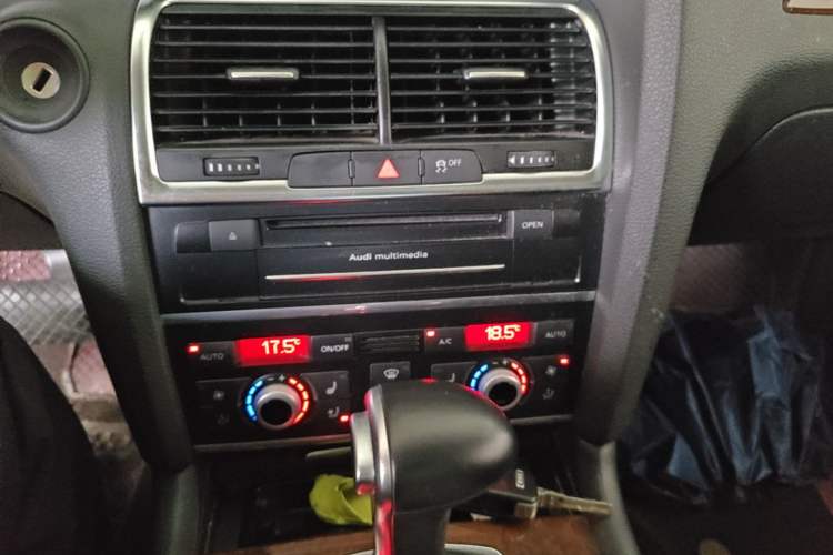 Used Audi Q7 2014 35 TFSI Ambition Edition Audio And AC Panel