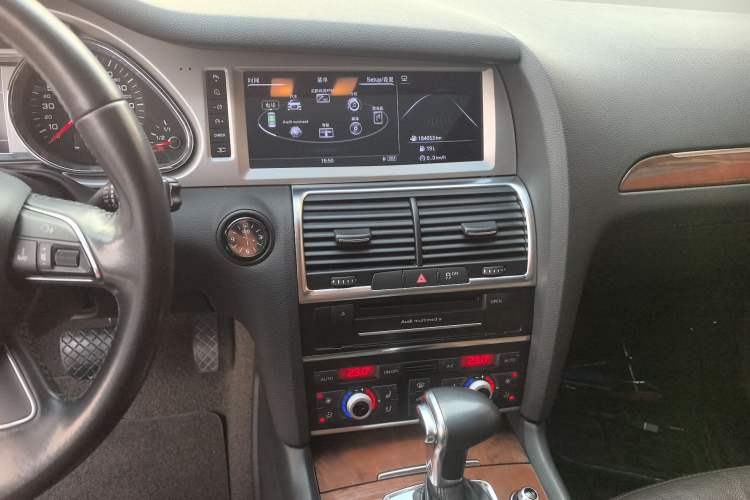 Used Audi Q7 2014 35 TFSI Sport Edition Audio And AC Panel