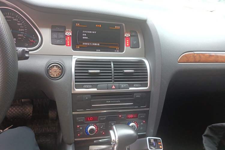 Used Audi Q7 2014 35 TDI Exclusive Edition Audio And AC Panel