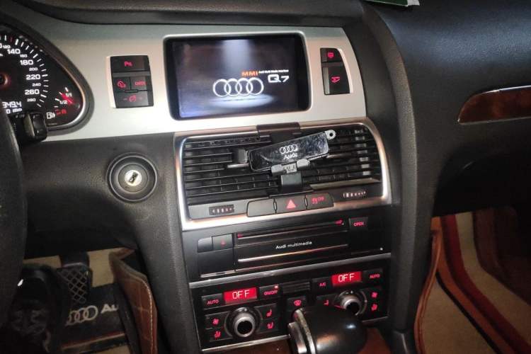 Used Audi Q7 2014 35 TDI Sport Edition Audio And AC Panel