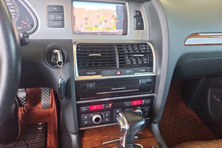Used Audi Q7 2014 40 TFSI Sport Edition Audio And AC Panel