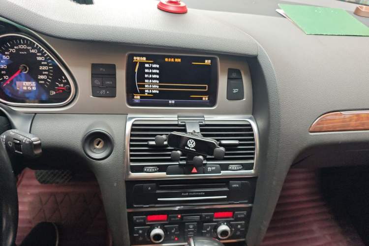 Used Audi Q7 2014 35 TFSI Ambition Edition Audio And AC Panel