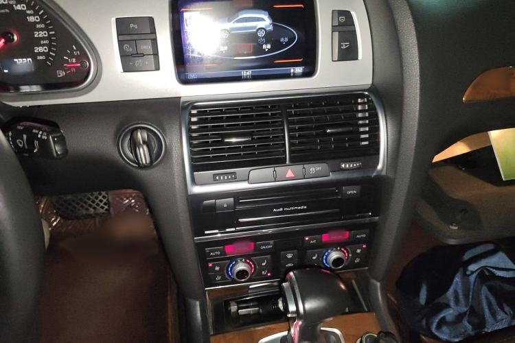 Used Audi Q7 2014 35 TDI Sport Edition Audio And AC Panel