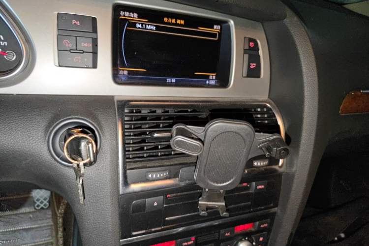 Used Audi Q7 2014 35 TFSI Sport Edition Audio And AC Panel