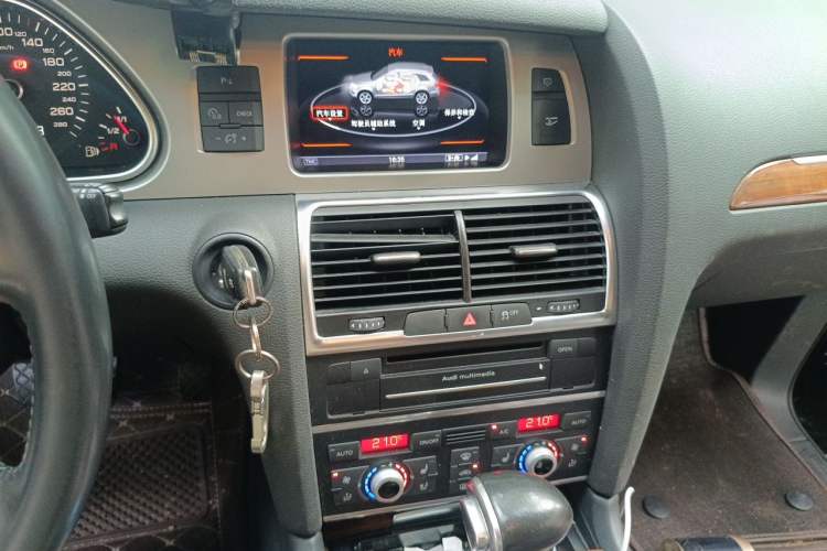Used Audi Q7 2014 35 TFSI Sport Edition Audio And AC Panel