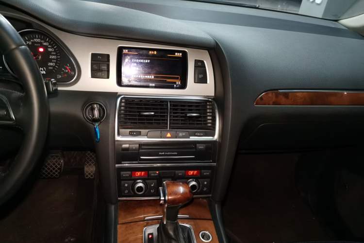 Used Audi Q7 2014 35 TFSI Off-road Model Audio And AC Panel