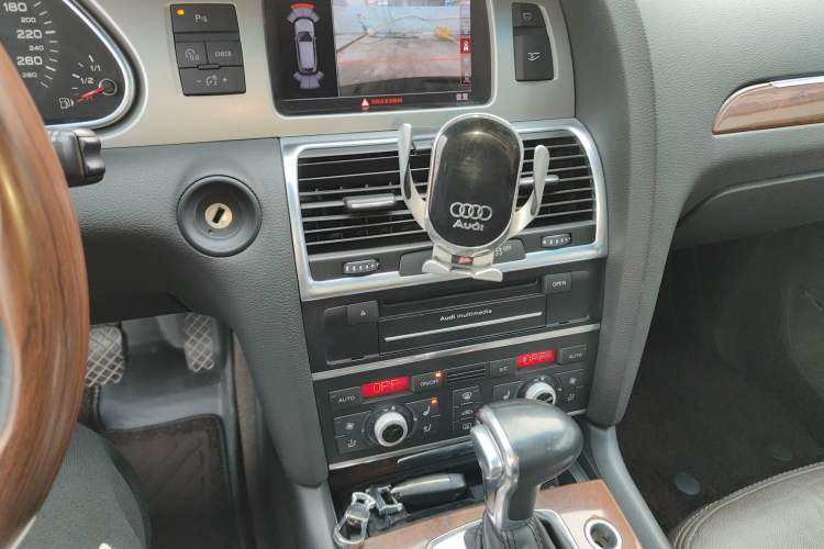 Used Audi Q7 2014 35 TFSI Sport Edition Audio And AC Panel