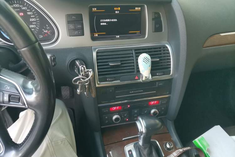 Used Audi Q7 2014 35 TFSI Sport Edition Audio And AC Panel