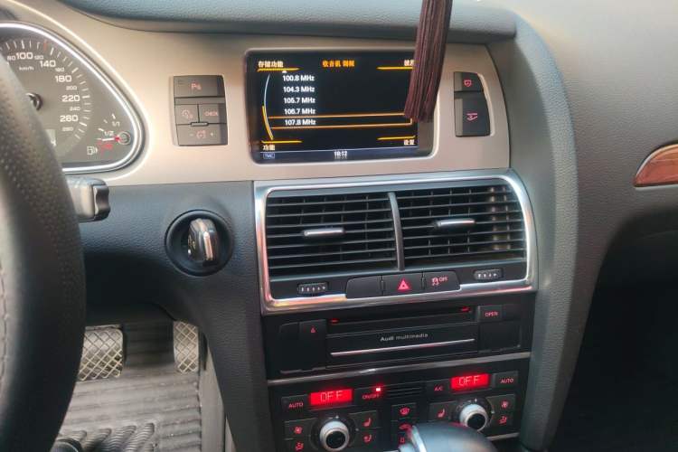 Used Audi Q7 2014 35 TFSI Ambition Edition Audio And AC Panel