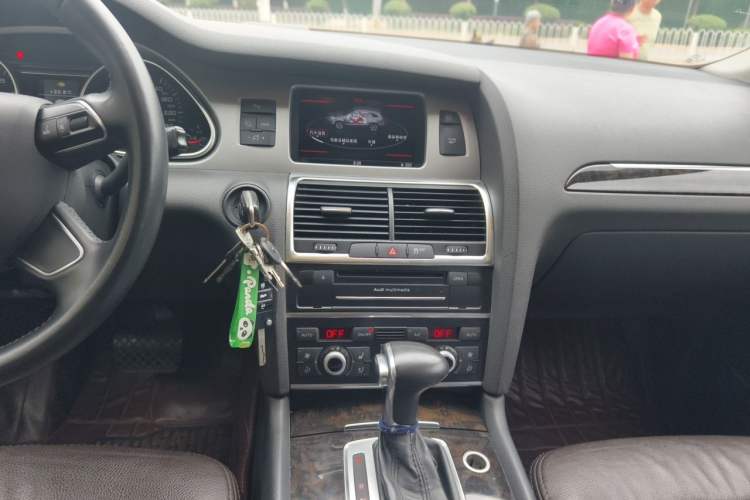 Used Audi Q7  Audio And AC Panel