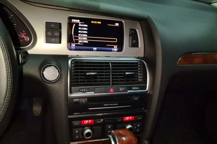 Used Audi Q7  Audio And AC Panel