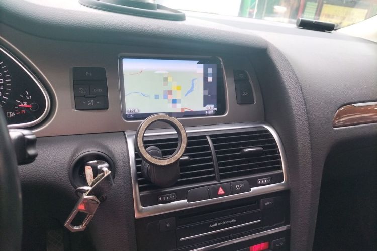 Used Audi Q7 2014 35 TFSI Ambition Edition Audio And AC Panel