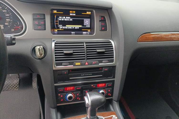 Used Audi Q7  Audio And AC Panel