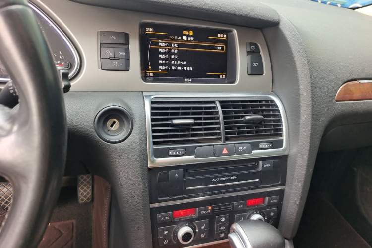 Used Audi Q7 2014 35 TFSI Ambition Edition Audio And AC Panel