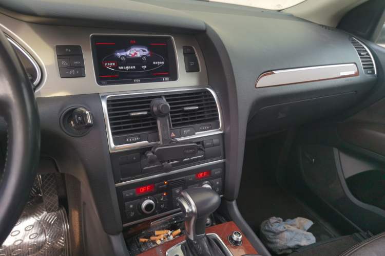 Used Audi Q7 2014 35 TFSI Sport Edition Audio And AC Panel