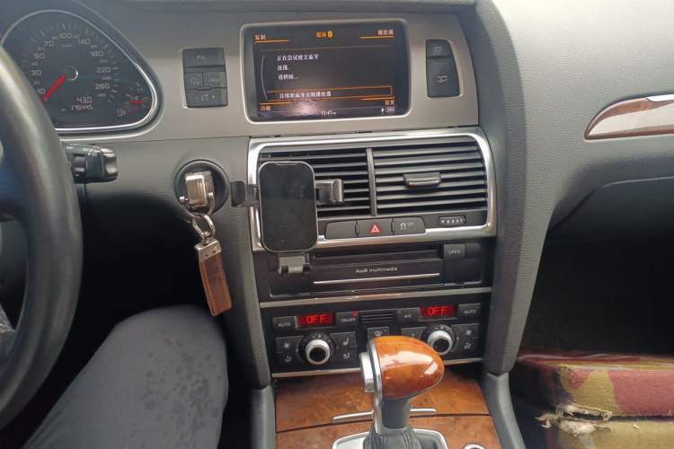 Used Audi Q7 2014 35 TFSI Off-road Model Audio And AC Panel
