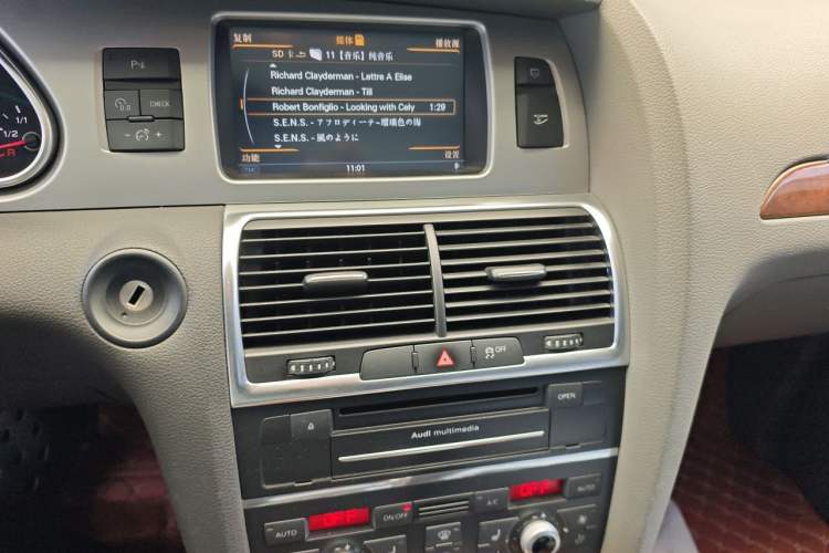 Used Audi Q7 2014 35 TFSI Ambition Edition Audio And AC Panel