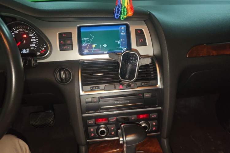 Used Audi Q7 2014 35 TFSI Sport Edition Audio And AC Panel