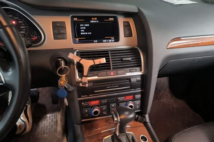 Used Audi Q7 2014 35 TFSI Ambition Edition Audio And AC Panel