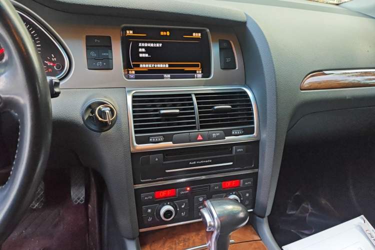 Used Audi Q7 2014 35 TFSI Ambition Edition Audio And AC Panel