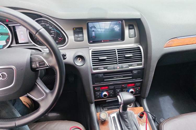 Used Audi Q7 2014 35 TDI Sport Edition Audio And AC Panel