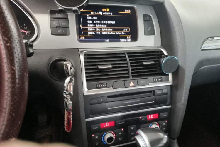 Used Audi Q7 2014 35 TFSI Ambition Edition Audio And AC Panel