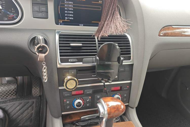Used Audi Q7 2014 35 TFSI Off-road Model Audio And AC Panel