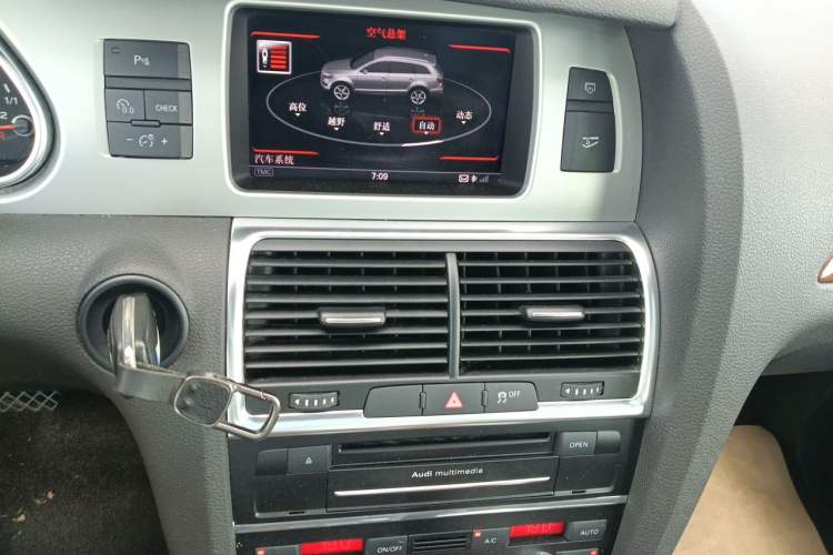 Used Audi Q7 2014 40 TFSI off-road version Audio And AC Panel